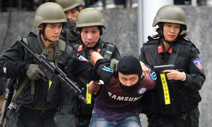 Diễn tập chống khủng bố trên sông Hàn bảo vệ APEC 2017