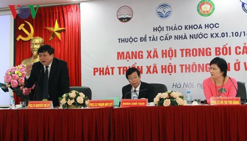 Không thể ngăn cấm mà cần làm cho mạng xã hội phát triển lành mạnh