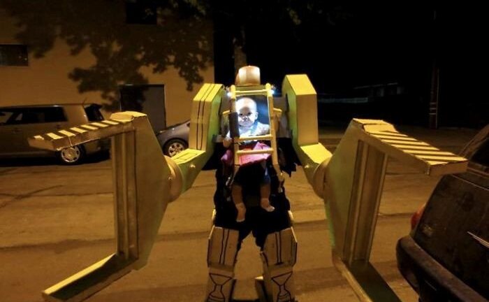 Trang phục độc nhất vô nhị mùa Halloween của bé khiến người xem không thể nhịn cười