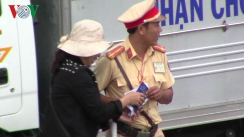 Kiểm tra vi phạm mờ ám, ​5 CSGT TP. Huế bị điều chuyển công tác