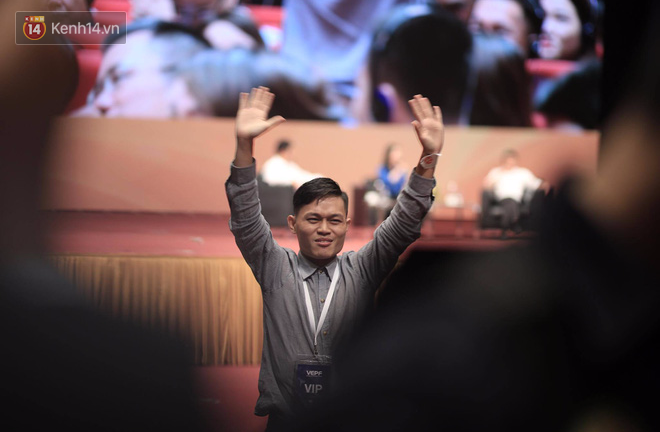 Chàng trai là fan cuồng trong talkshow đối thoại với tỷ phú Jack Ma là ai?