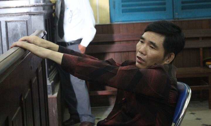 Níu kéo tình cảm bất thành, ép vợ con uống thuốc trừ sâu