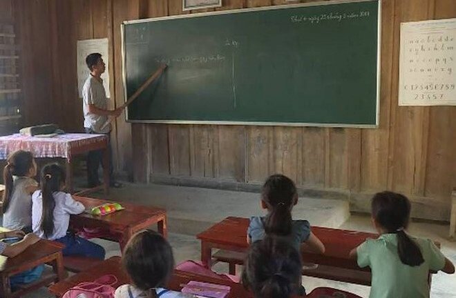 Khiển trách cựu chủ tịch huyện 'ngâm' gần 6 tỷ đồng hỗ trợ học sinh