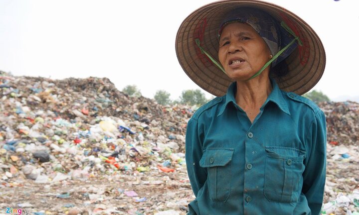 Bà ve chai kể giây phút tìm được bé gái 20 ngày tuổi bị sát hại