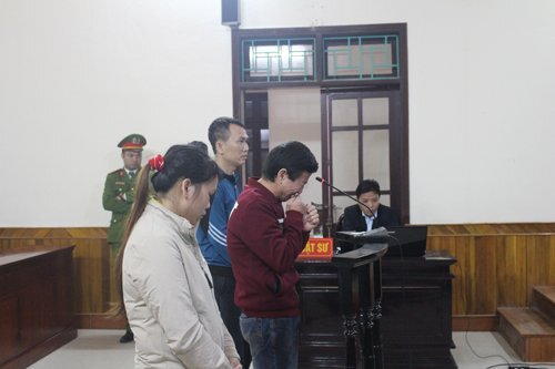 Thuê bé gái về rửa bát, hai gã đàn ông thay nhau cưỡng hiếp