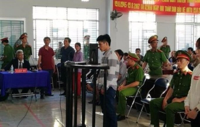 Bực bội vì bị dạy đời, nam thanh niên chém chết người