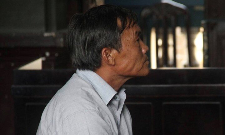 Ra quyết định trái luật, một chấp hành viên cục thi hành án lĩnh 2 năm tù