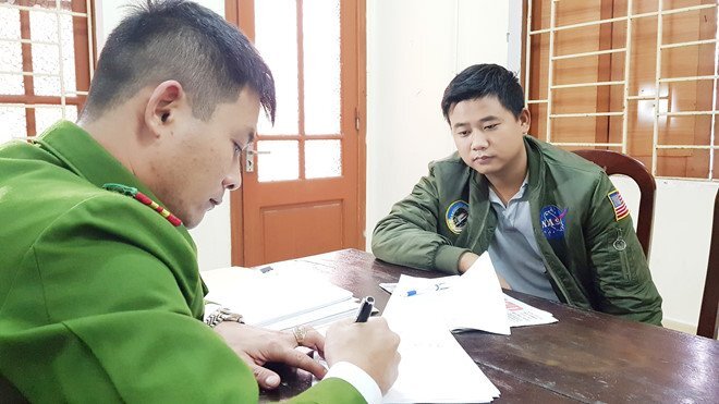 Bị mất tiền, nghịch tử cầm dao đe dọa, đánh bố đa chấn thương