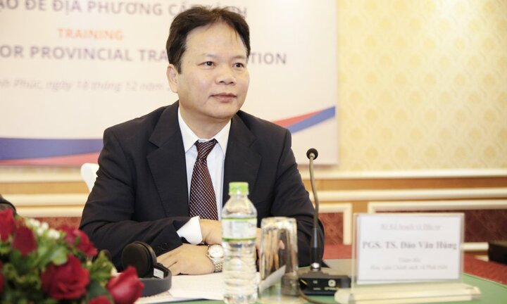 Giám đốc Học viện Chính sách và Phát triển: 'Tôi nghĩ một vài cuốn sách giáo khoa phải viết lại'