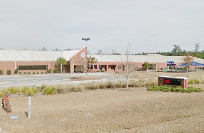 Phụ huynh phẫn nộ tố giáo viên dán băng dính vào miệng học sinh