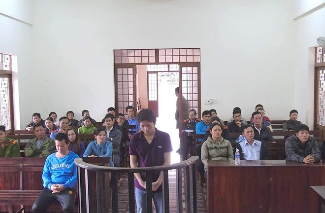 Giả công an, 'yêu râu xanh' chở nữ sinh vào nghĩa trang giở trò đồi bại