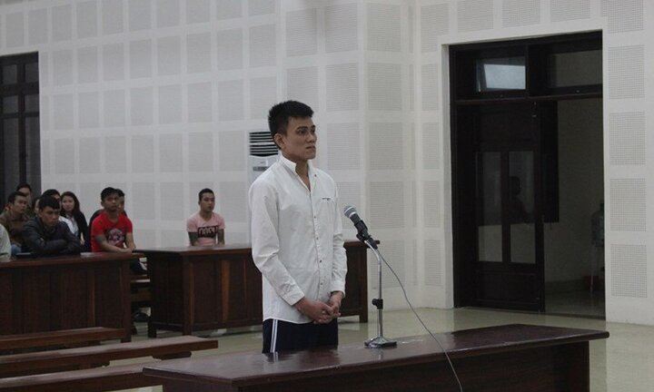 Cuồng ghen, tạt xăng dọa đốt người yêu