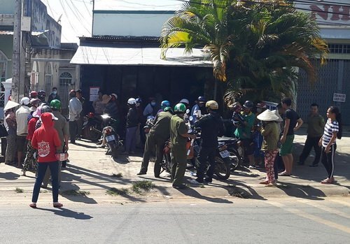 Người phụ nữ chết lõa thể trên vũng máu ở Đồng Nai