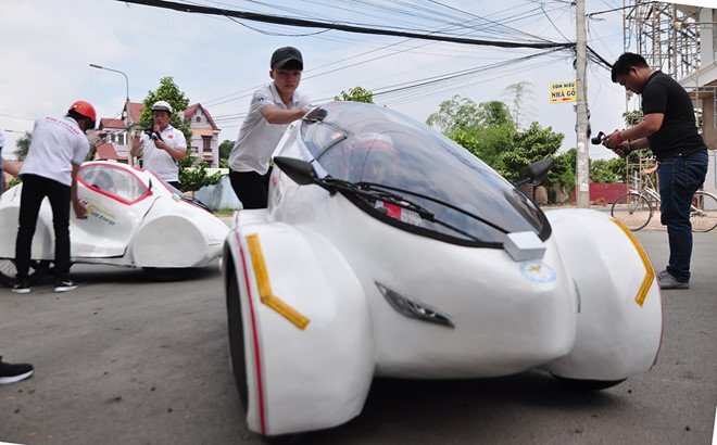Sinh viên chế tạo xe 4 bánh chạy 200km chỉ một lít xăng