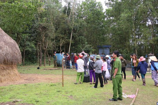 Mâu thuẫn khi đi tảo mộ, thanh niên vung dao chém bác ruột