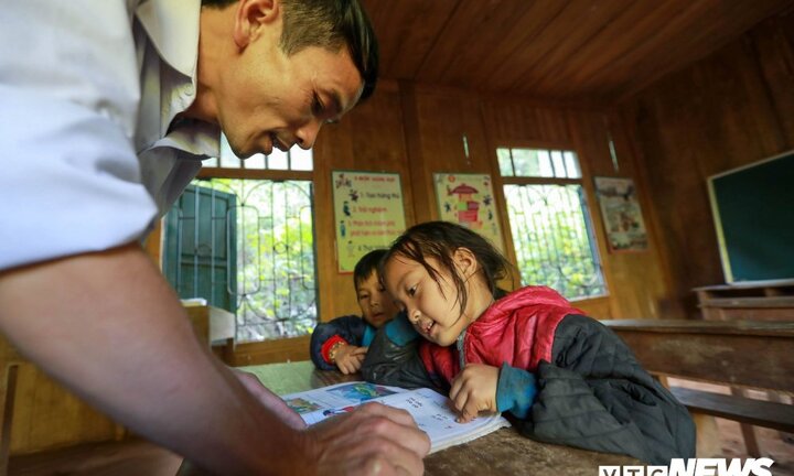 Lớp học đặc biệt giữa đại ngàn chỉ có 3 học sinh