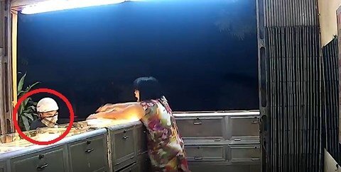 Lộ chân dung kẻ mang hung khí cướp tiệm vàng ở Bình Dương