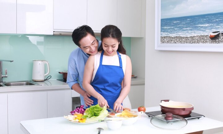 Bếp núc ngày Tết không phải là việc riêng của phụ nữ