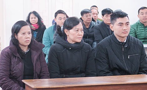 Cựu Phó Hiệu trưởng và con trai lừa đảo cả trăm tỷ đồng