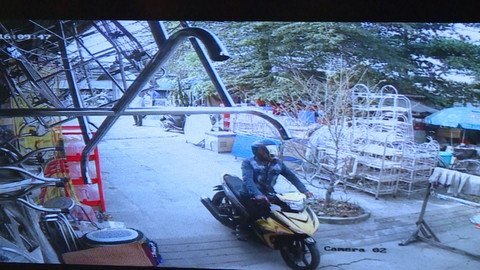 Truy tìm thanh niên cầm dao hỏi tên rồi truy sát người giữa phố ở Vĩnh Long