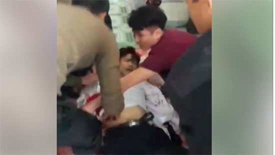 Giải quyết mâu thuẫn, hai cha con dùng dao đâm chết họ hàng