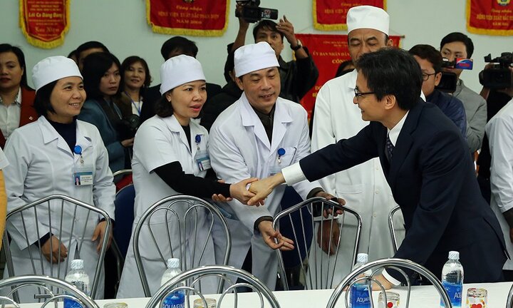 Phó Thủ tướng Vũ Đức Đam thăm cơ sở y tế miền núi Quảng Trị