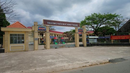 Học sinh sợ hãi không dám đến trường, cô giáo phải quỳ xin lỗi phụ huynh
