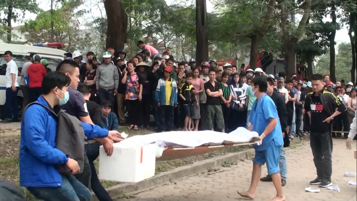 Phát hiện xác chết đang phân huỷ trên mặt hồ Linh Đàm ở Hà Nội