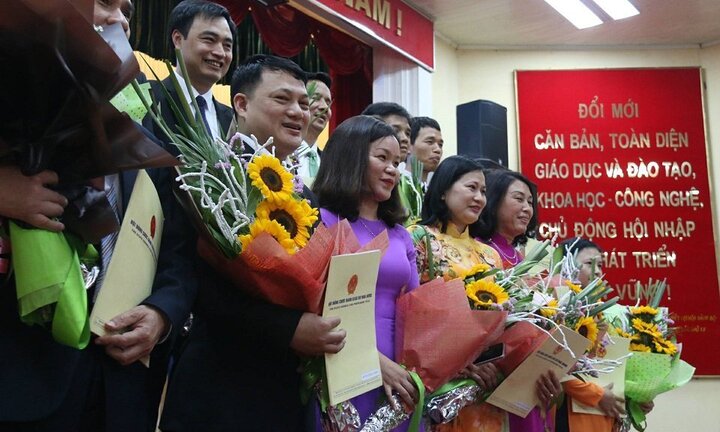 'Lào muốn Việt Nam tư vấn xây dựng quy trình xét và phong GS, PGS'