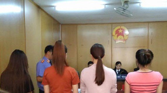 Đường dây mại dâm toàn hot girl ở TP.HCM: Hai chị em hoa khôi môi giới lĩnh án