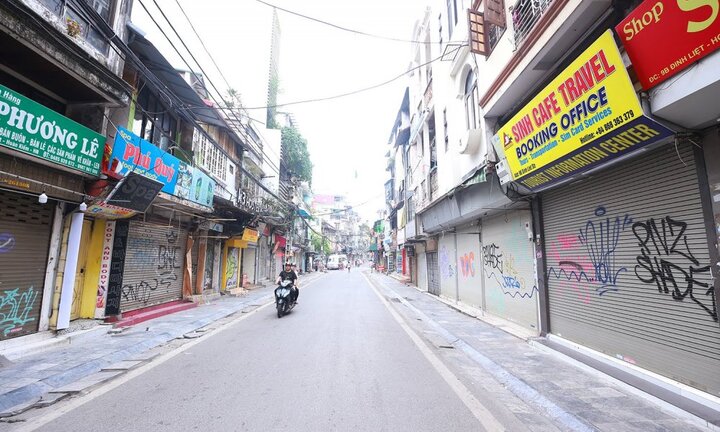 Ảnh: Nghỉ lễ 30/4, Hà Nội 'vắng như chùa Bà Đanh'