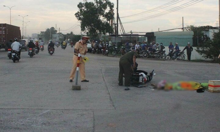 Người dân phẫn nộ truy đuổi xe ben cán chết người rồi bỏ chạy ở Đồng Nai