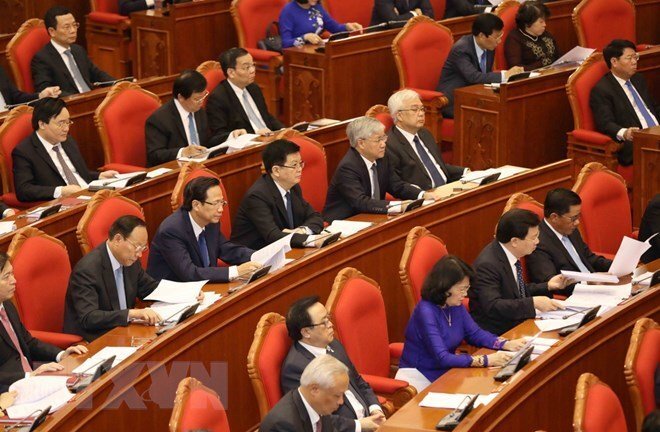 Bộ trưởng Nguyễn Chí Dũng: 'Lương bộ trưởng gần 12 triệu, hỏi thật chúng ta có sống bằng lương không?'