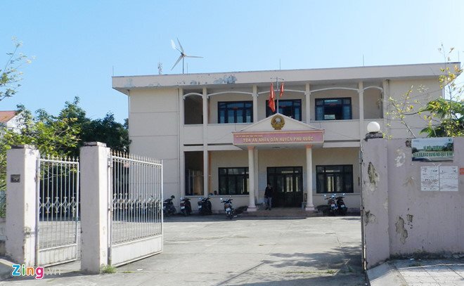 Thư ký tòa ở Phú Quốc bị côn đồ đánh nứt sọ