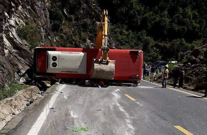 Lật xe khách làm 3 người chết: Phó Thủ tướng chỉ đạo khẩn