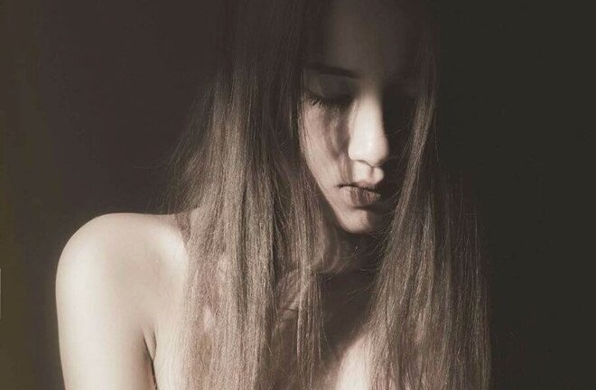 Người mẫu nude 9X tố bị họa sĩ hiếp dâm trong khách sạn