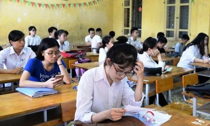 Loạn sách tham khảo Ngữ văn 12, học sinh cần tỉnh táo ôn thi có trọng tâm