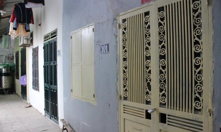 Bị đưa ra xét xử, kẻ nổ súng kinh hoàng ở nhà vợ chui gầm bàn vì sợ ma bắt