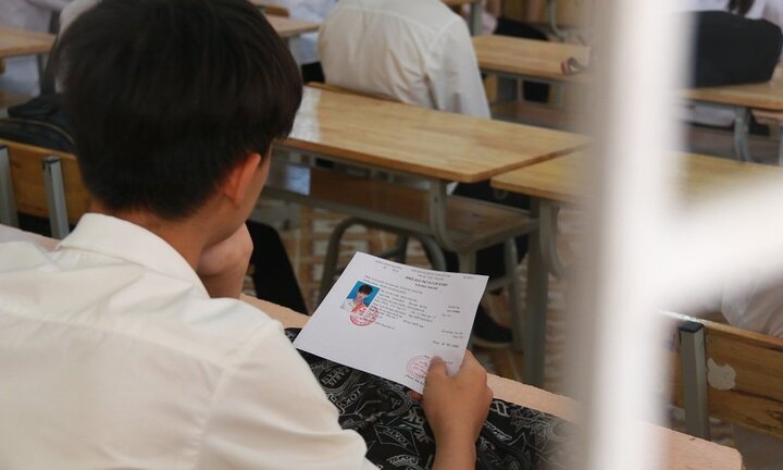 Một giám thị làm lọt 2 đề thi: 'Các khâu tổ chức thi tê liệt?'