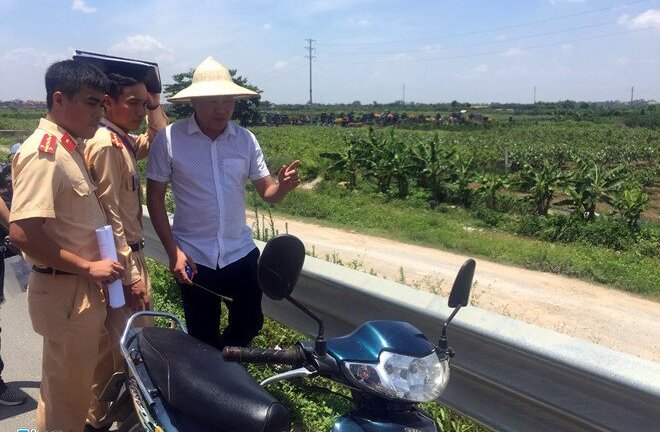 Hai cô gái chết bất thường ở Hưng Yên: Người thân mang quan tài đến trụ sở công an