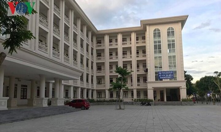 Rơi từ tầng 5 ký túc xá, nữ sinh Đại học Vinh thiệt mạng