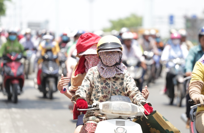 Nắng nóng 40 độ C 'tra tấn' miền Bắc đến bao giờ?
