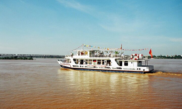 Nước dâng cao, Hà Nội cảnh báo tàu thuyền qua lại trên sông Hồng