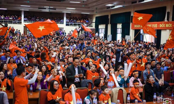 Nhiều trường đại học tổ chức cho sinh viên xem trận Việt Nam - Syria trên màn hình trăm inch