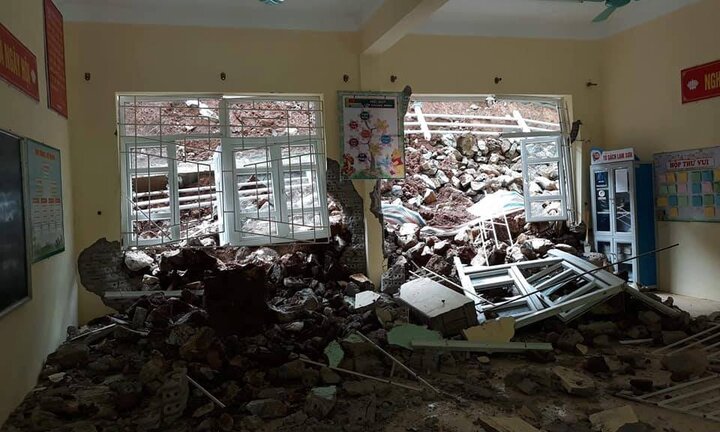 Mưa lũ, sạt lở kinh hoàng ở Thanh Hóa: 700 học sinh vùng tâm lũ lỡ ngày khai giảng