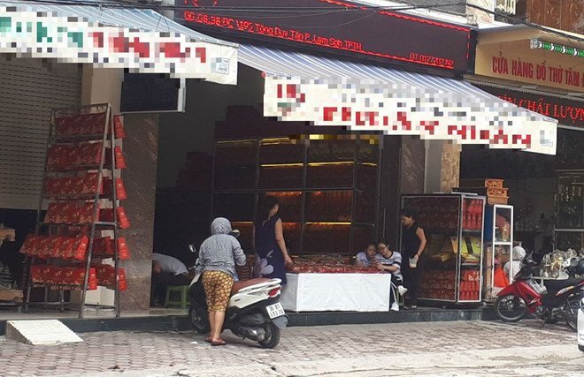 Đi mua bánh trung thu, người đàn ông bị nhóm côn đồ bịt mặt chém liên tiếp