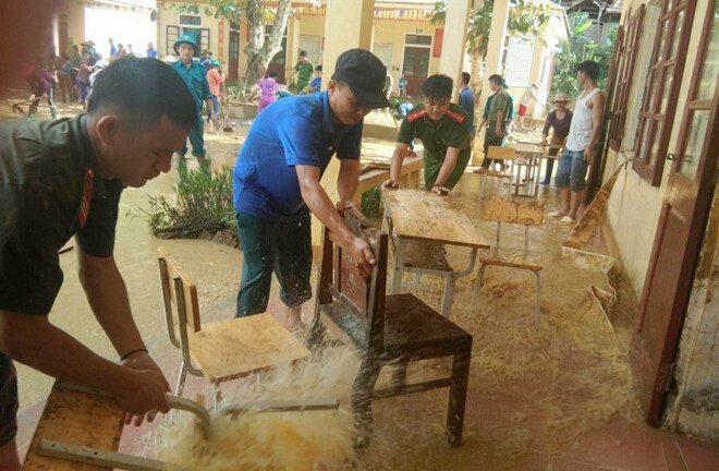 Thầy giáo vùng cao kể phút kinh hoàng lũ cuồn cuộn đổ về cuốn trôi đồ đạc, thầy trò hò nhau tháo chạy
