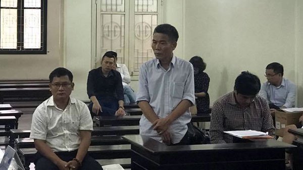 Giám đốc lừa hàng chục tỷ đồng, cán bộ ngân hàng mất tích