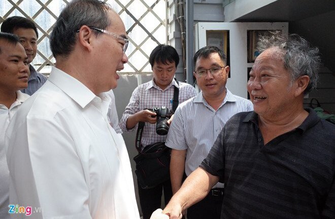 Ông Nguyễn Thiện Nhân thăm các gia đình bị ảnh hưởng bởi dự án Thủ Thiêm