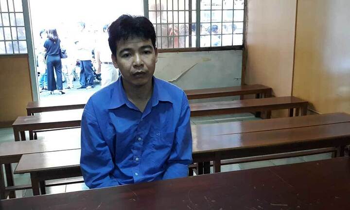 Kẻ đâm thấu tim vợ cũ mỉm cười khi tòa tuyên án tử hình